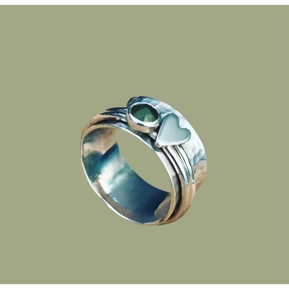 Emerald Heart Spinner Ring | Silver Plated - Picture 6 of 7